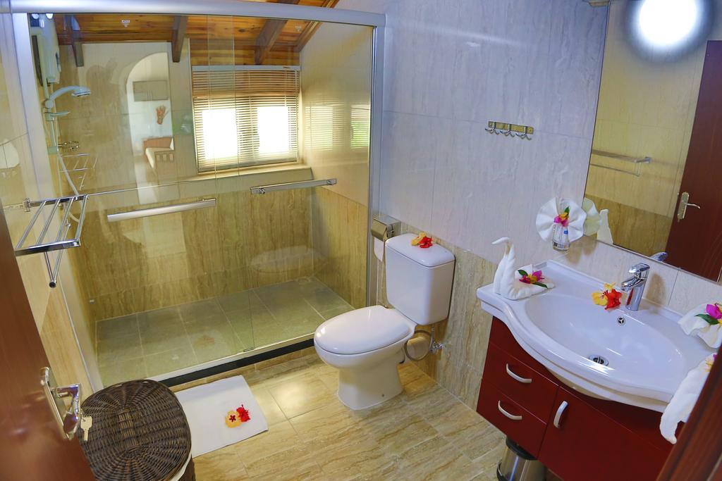 Lone Self-Catering Apartment Baie Sainte Anne Exterior foto