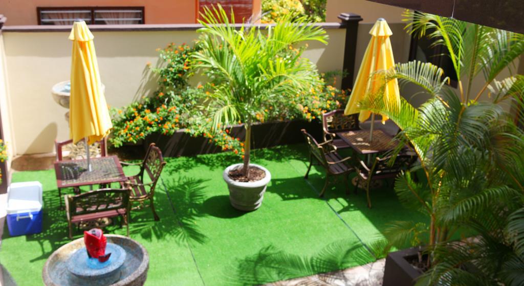Lone Self-Catering Apartment Baie Sainte Anne Exterior foto